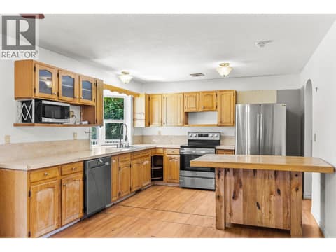 Photo 8 of 925 Sutherland Avenue, Kelowna South