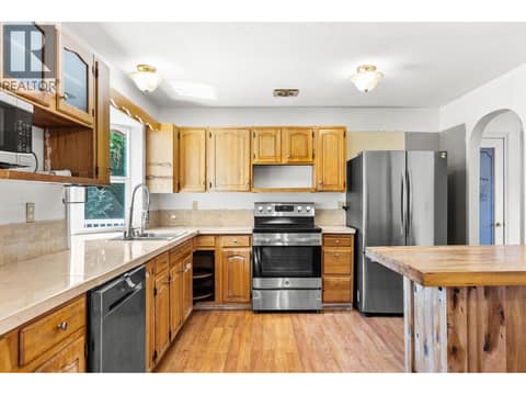 Photo 9 of 925 Sutherland Avenue, Kelowna South
