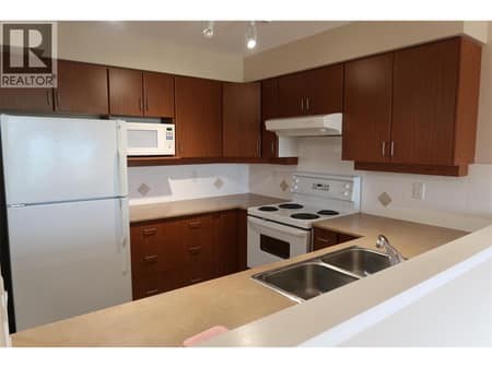 Spacious kitchen with peninsula for storage and countertop space! at 7600 COTTONWOOD Drive Unit# 404, Osoyoos