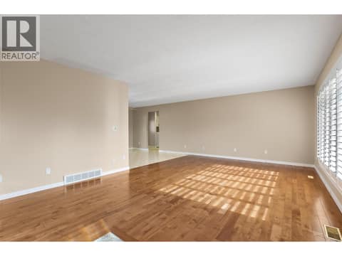 Photo 3 of 172 Michael Way, Rayleigh, Kamloops