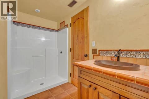 Ensuite at 18005 Whitfield Road, Summerland Rural