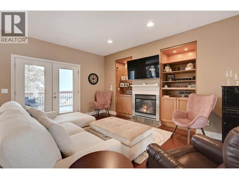 Photo 3 of 422 AZURE Place, Sahali, Kamloops