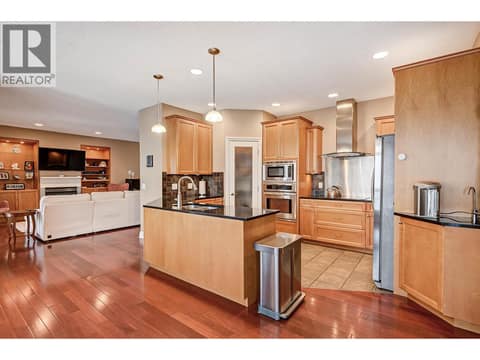 Photo 8 of 422 AZURE Place, Sahali, Kamloops