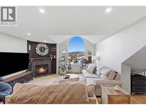 Photo 2 of 2435 DRUMMOND Court, Aberdeen, Kamloops