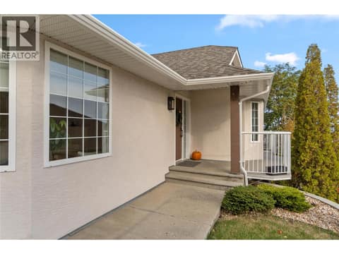 Photo 2 of 870 Regent Crescent, Aberdeen, Kamloops