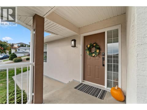 Photo 3 of 870 Regent Crescent, Aberdeen, Kamloops