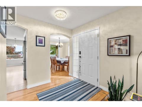 Photo 4 of 870 Regent Crescent, Aberdeen, Kamloops