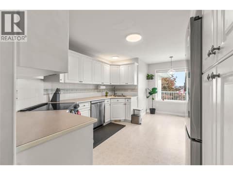 Photo 5 of 870 Regent Crescent, Aberdeen, Kamloops