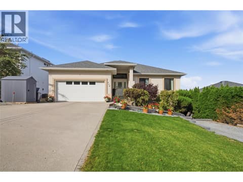 Plenty of parking + RV/boat parking at 724 Lone Pine Drive, Black Mountain, Kelowna