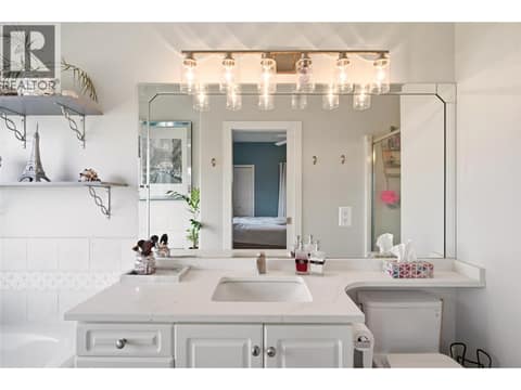 Primary ensuite at 724 Lone Pine Drive, Black Mountain, Kelowna