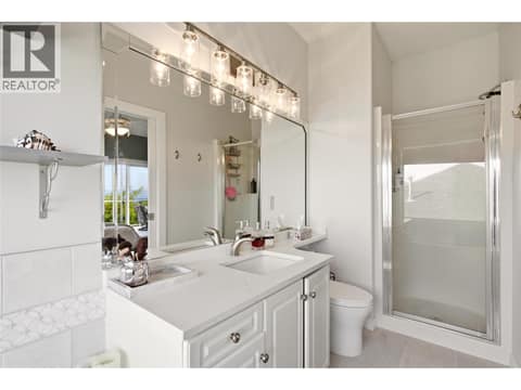 Primary ensuite at 724 Lone Pine Drive, Black Mountain, Kelowna