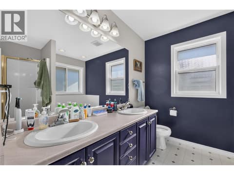 Ensuite Bathroom at 1212 Cerise Drive, Glenmore, Kelowna