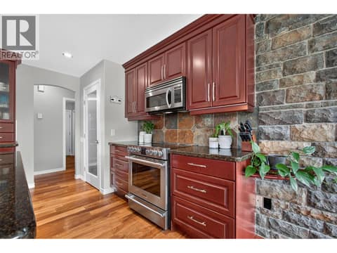 Photo 12 of 2512 Selkirk Drive, Dilworth Mountain, Kelowna