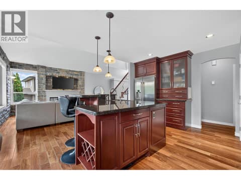 Photo 13 of 2512 Selkirk Drive, Dilworth Mountain, Kelowna