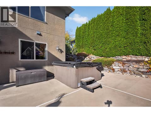Photo 24 of 2512 Selkirk Drive, Dilworth Mountain, Kelowna