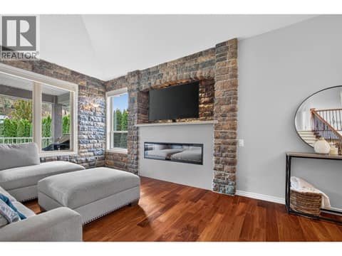 Photo 7 of 2512 Selkirk Drive, Dilworth Mountain, Kelowna