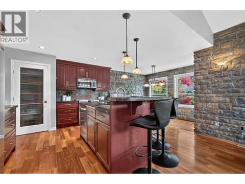 Photo 9 of 2512 Selkirk Drive, Dilworth Mountain, Kelowna