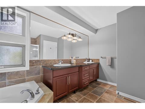 Primary Ensuite at 2512 Selkirk Drive, Dilworth Mountain, Kelowna