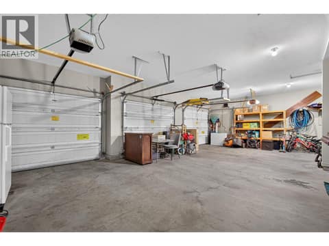 Triple Car Garage at 2512 Selkirk Drive, Dilworth Mountain, Kelowna