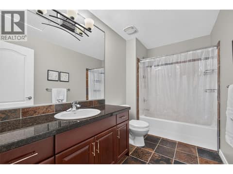 Upstairs Bathroom at 2512 Selkirk Drive, Dilworth Mountain, Kelowna