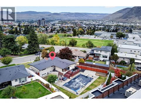 Photo 2 of 1515 ROBINSON Crescent, South Kamloops