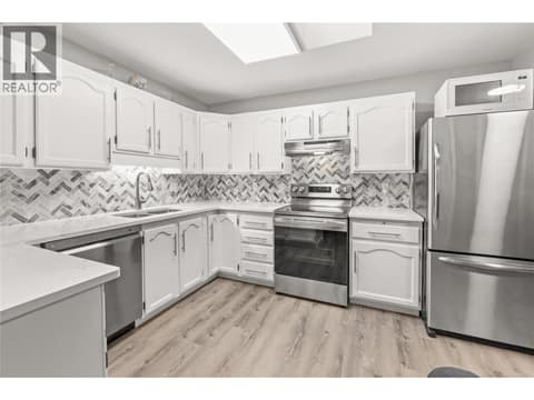 Photo 3 of 262 Kinney Avenue Unit# 311, Main South, Penticton