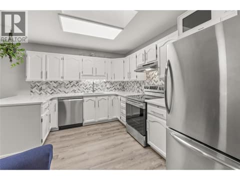 Photo 4 of 262 Kinney Avenue Unit# 311, Main South, Penticton