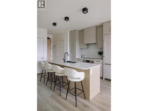 Photo 5 of 3300 Lakeshore Road Unit# 508, Lower Mission, Kelowna