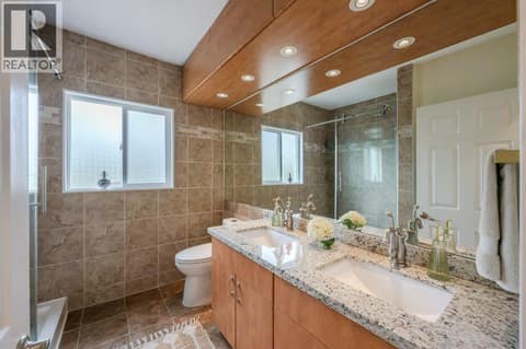 4-piece main bath with dual vanities and tiled shower at 860 Fairview Road, Oliver