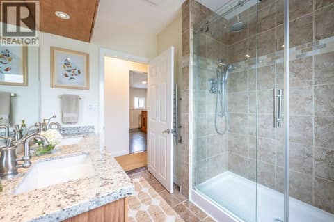 4-piece main bath with dual vanities and tiled shower at 860 Fairview Road, Oliver
