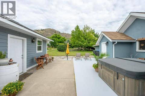 Courtyard at 860 Fairview Road, Oliver