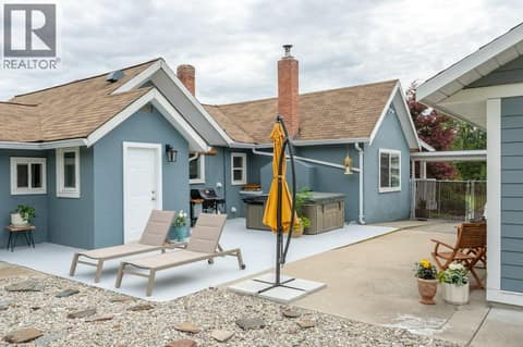 Courtyard at 860 Fairview Road, Oliver