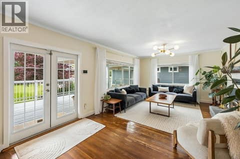Front entrance & living room at 860 Fairview Road, Oliver