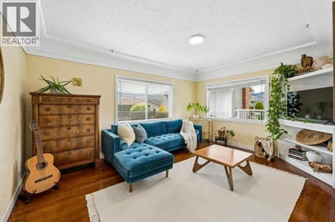 Front family room at 860 Fairview Road, Oliver