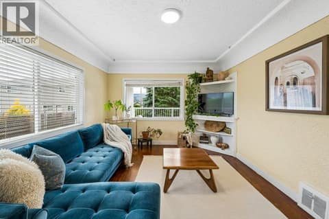 Front family room at 860 Fairview Road, Oliver