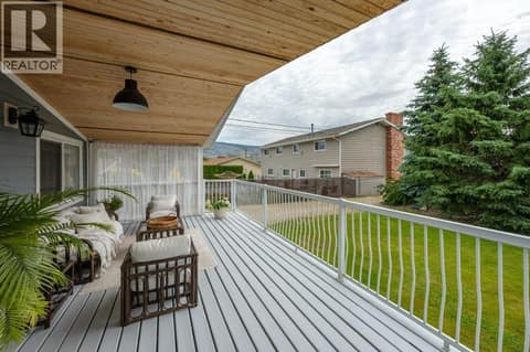 Front porch at 860 Fairview Road, Oliver