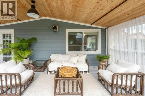 Front porch at 860 Fairview Road, Oliver