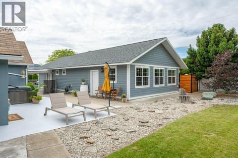 Guest house at 860 Fairview Road, Oliver