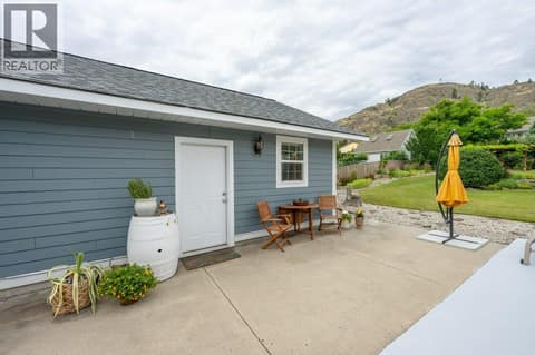 Guest house at 860 Fairview Road, Oliver