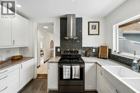 Kitchen at 860 Fairview Road, Oliver