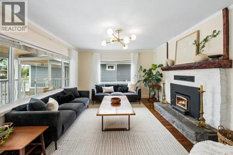 Living room at 860 Fairview Road, Oliver