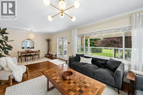 Living room with view out to front porch at 860 Fairview Road, Oliver