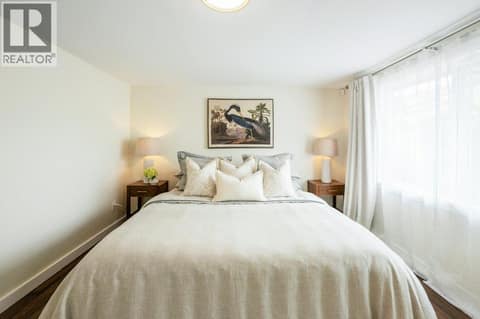 Primary bedroom at 860 Fairview Road, Oliver
