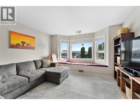 Photo 4 of 3772 Glenway Road, Glenrosa, West Kelowna