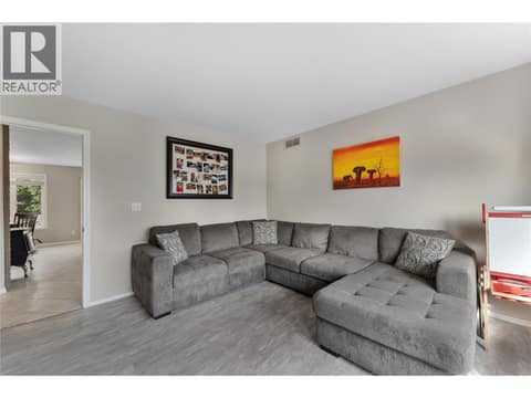 Photo 5 of 3772 Glenway Road, Glenrosa, West Kelowna