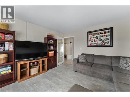 Photo 6 of 3772 Glenway Road, Glenrosa, West Kelowna