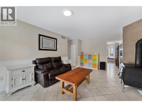 Photo 8 of 3772 Glenway Road, Glenrosa, West Kelowna