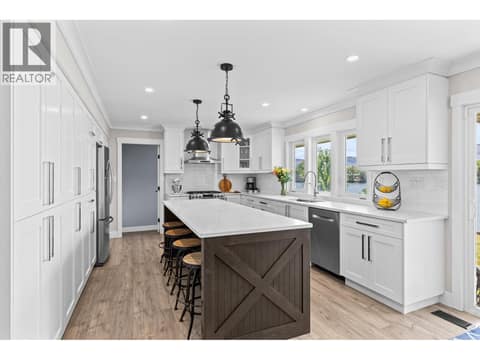 Photo 14 of 40 Bayview Crescent, Osoyoos