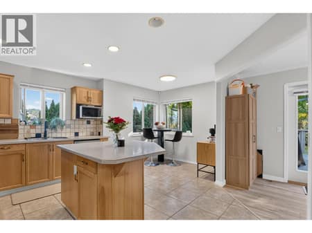 Photo 2 of 1759 Spruceglen Drive, Glenmore, Kelowna