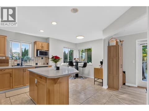 Photo 2 of 1759 Spruceglen Drive, Glenmore, Kelowna